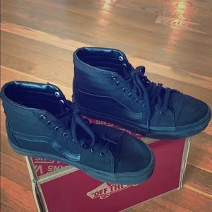 Vans high tops🖤